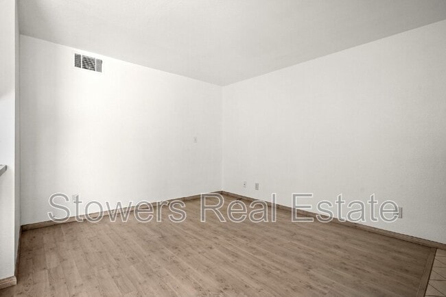 Building Photo - 1714 Parkside Dr