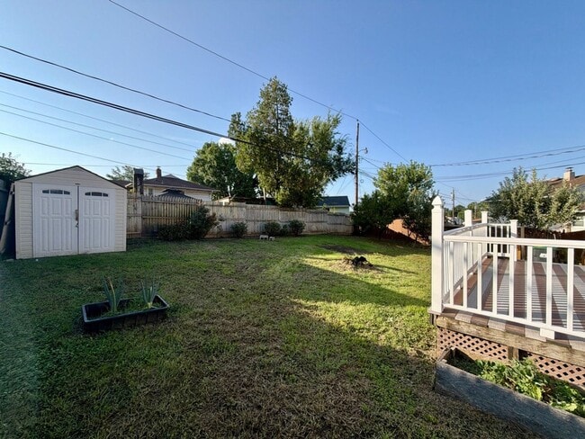 Building Photo - 18 Aquilla Ave