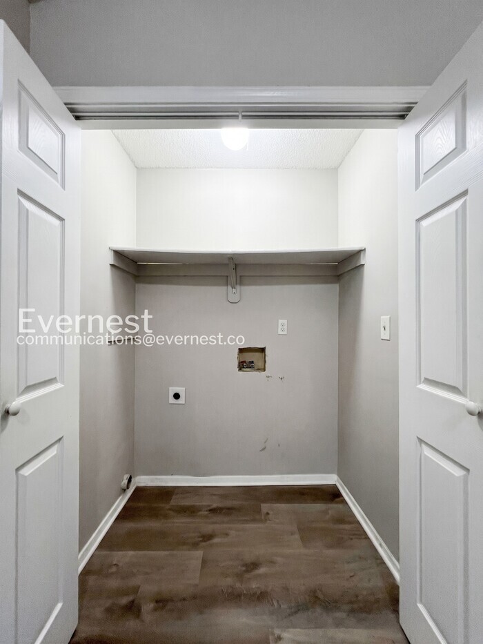 Building Photo - 7594 Iris Dr