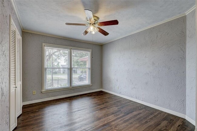 Building Photo - 1101 Bedford Dr
