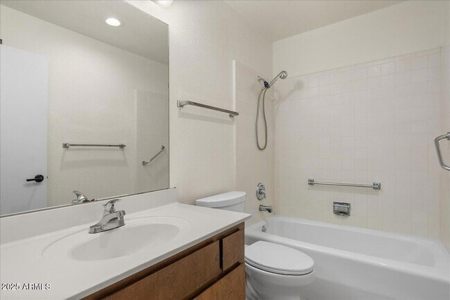 Building Photo - 6438 E Butte St