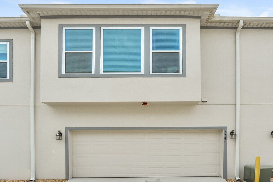 Building Photo - 1125 Mahonia Ct