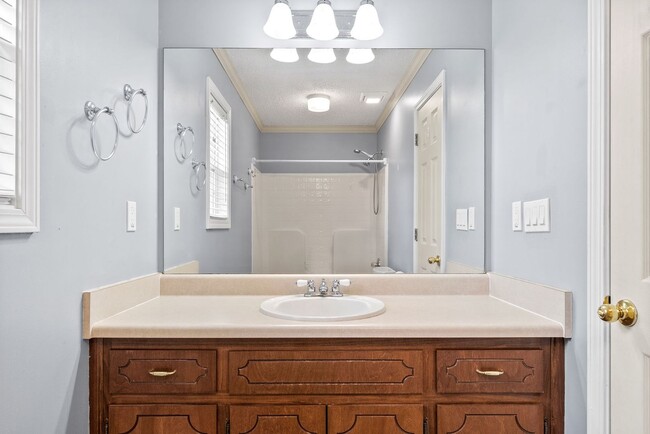 Building Photo - 3 Bedroom 2 Bath Pet Friendly Home For Ren...