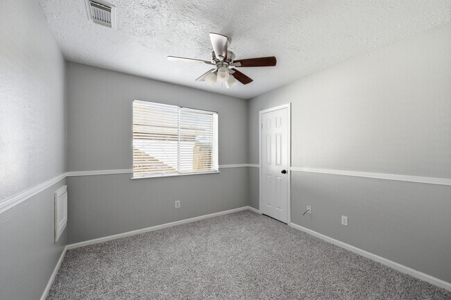 Building Photo - 1805 Whitebriar Dr