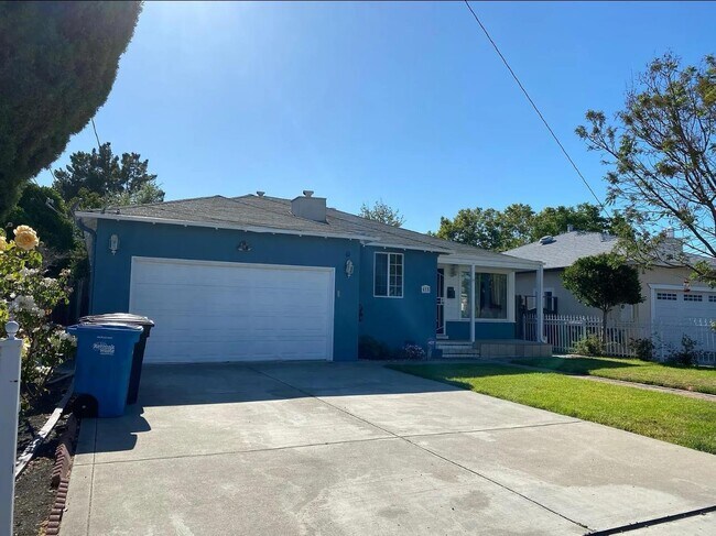 Building Photo - 415 Wisteria Dr