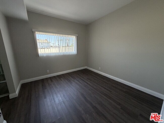 Building Photo - 18630 Burbank Blvd