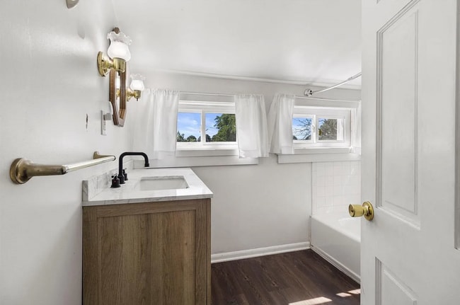 Building Photo - 1509 Kenosha SFH