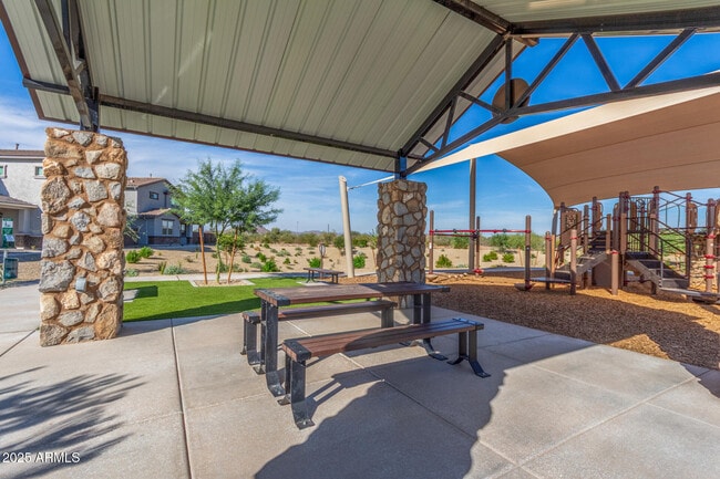 Building Photo - 14643 W Sand Hills Rd