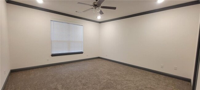 Building Photo - 240 Vicks Cir