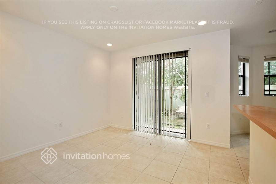 Building Photo - 627 NE 35th Ave