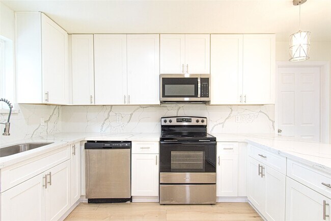 Building Photo - 13619 Elm Ct