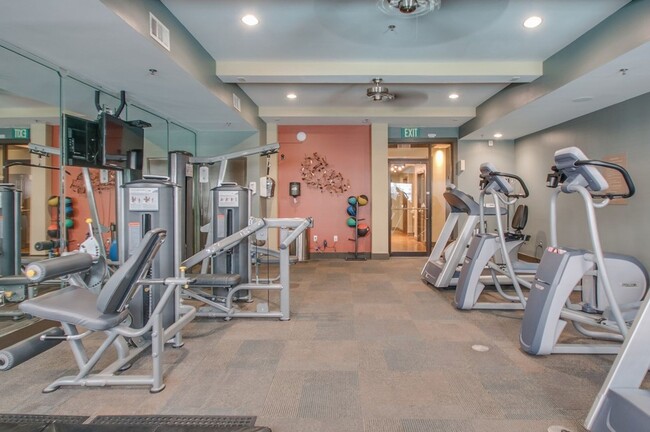 Building Photo - Awesome 1BE/1BA unit at Bristol West End!