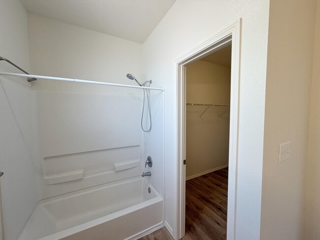 Building Photo - 1105 Meadowlark Way SE