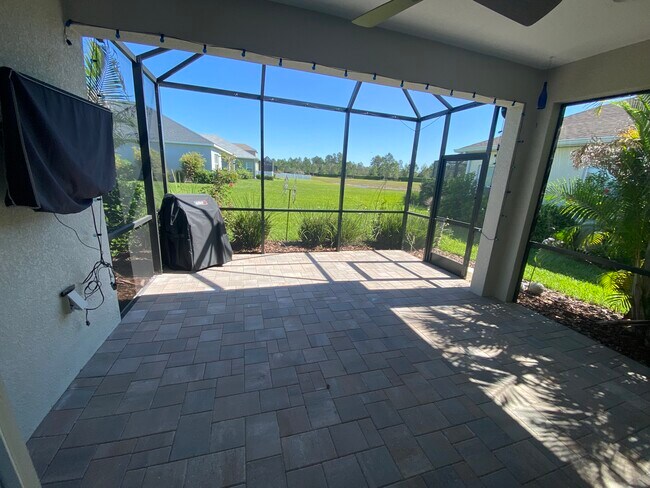 Building Photo - 16966 Rosedown Glen
