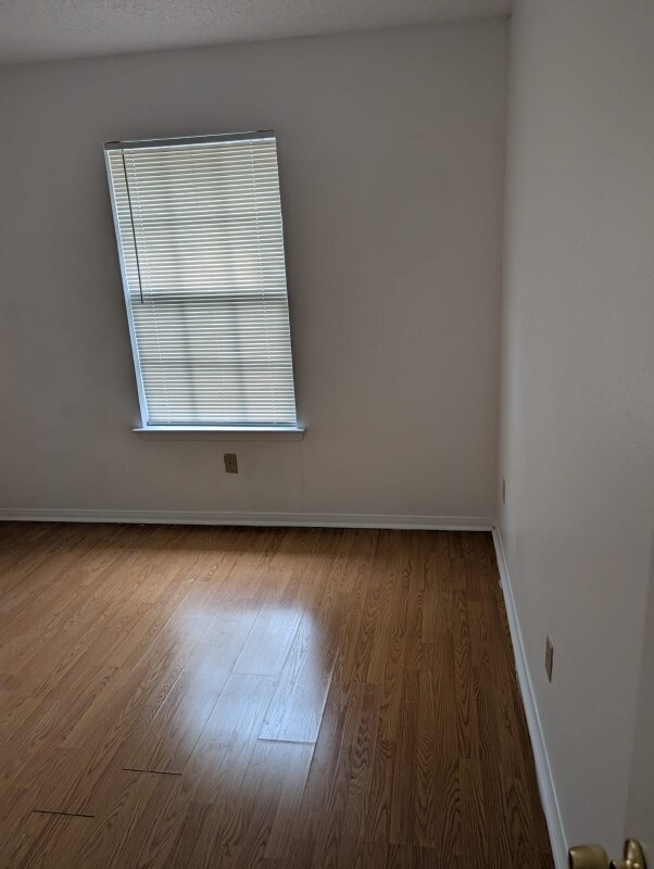 Building Photo - 1805 Cedarhill Dr