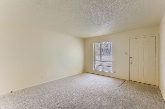 Building Photo - 1740 Rutland Dr