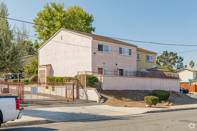 Apartment Homes - Vista Del Sol