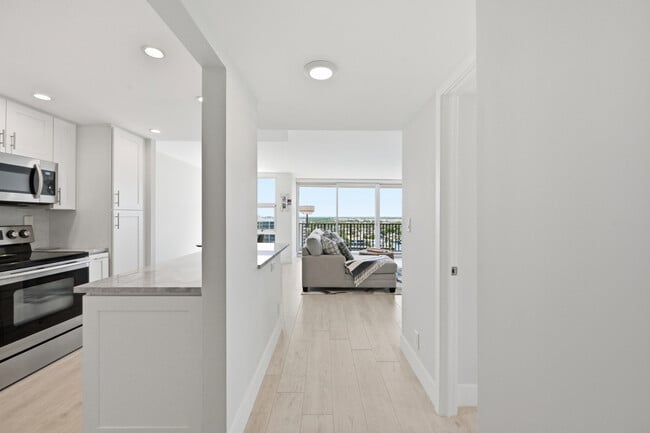 Building Photo - 531 N Ocean Blvd