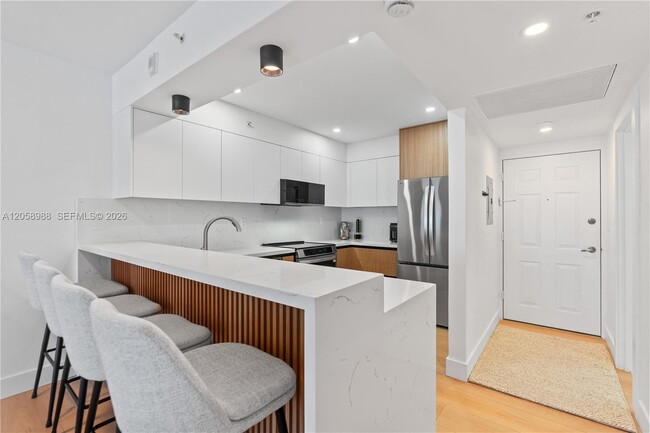 Building Photo - 2501 S Ocean Dr
