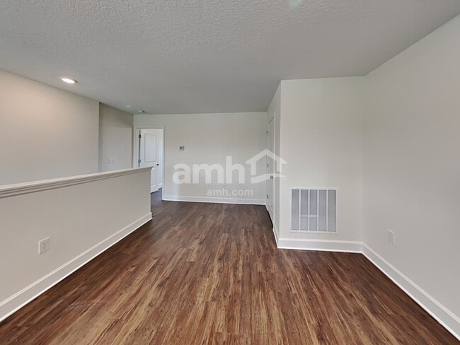 Building Photo - 1048 Walden Pond Dr