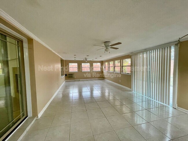 Building Photo - 2127 Forest Gate Dr W