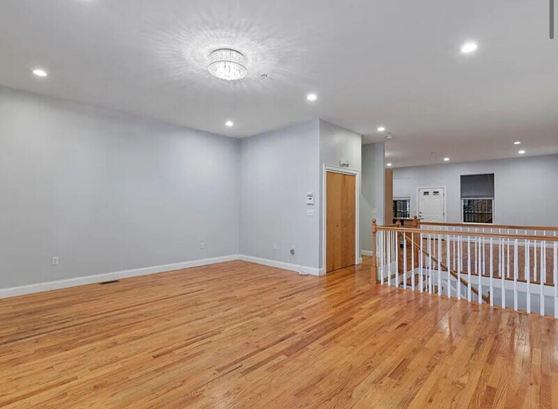 Building Photo - 873 Harrison Ave