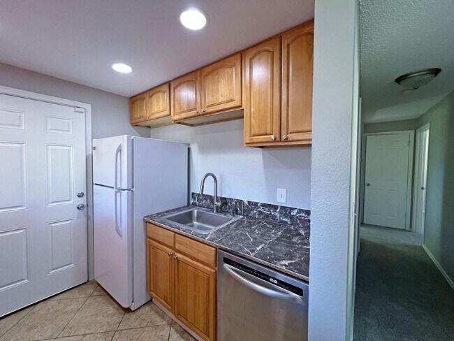 Building Photo - Charming Immaculate Three Bedroom Rambler in Tacoma