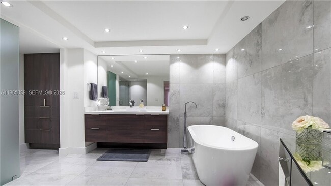 Building Photo - 1920 S Ocean Dr