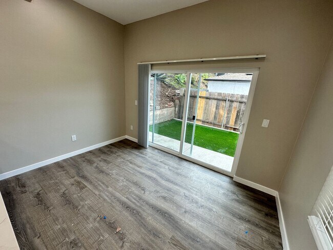 Building Photo - New (2025) 4 Bedroom House with High Ceilings