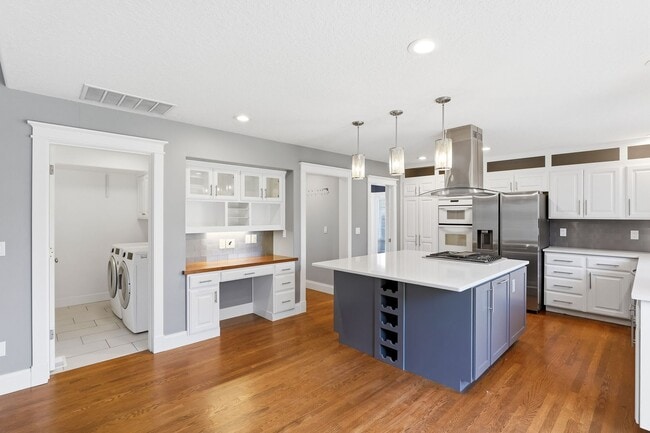 Building Photo - Bright & Modern Corner-Lot Living in Happy Valley