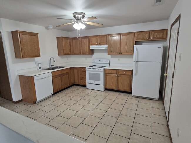 Kitchen - 1015 Diamond Head Rd