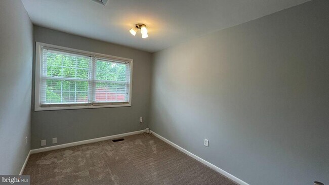 Building Photo - 14646 Ponderosa Ct