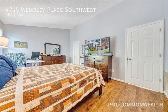 Building Photo - 4715 Wembley Pl SW
