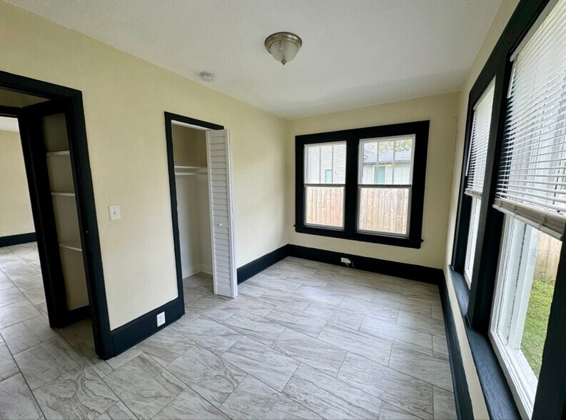 Building Photo - 2923 Rosselle St