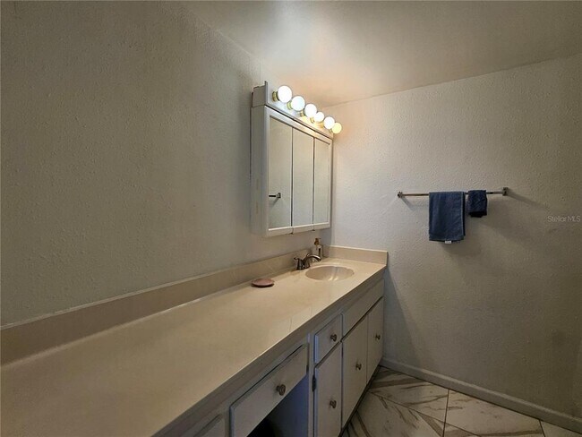 Building Photo - 7425 Bay Island Dr S