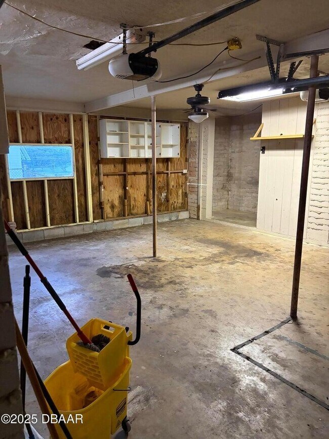 Building Photo - 2537 Coral Way W