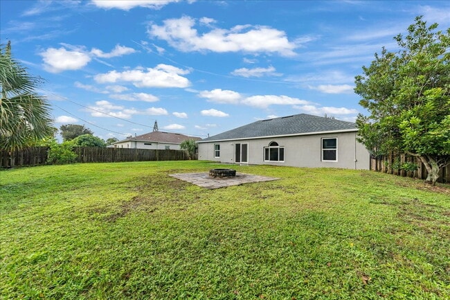 Building Photo - Palm Bay Gem