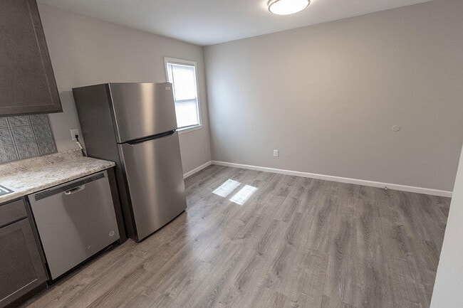 Building Photo - 6108 E St Charles Rd