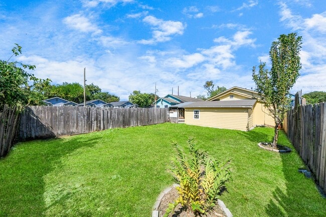 Building Photo - 3804 Lila St