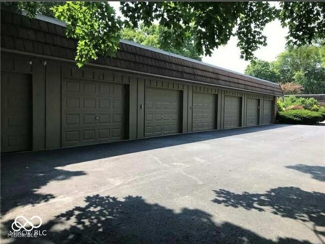 Building Photo - 5525 Roxbury Terrace