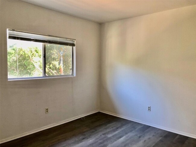 Building Photo - 718 Decker Prairie Dr