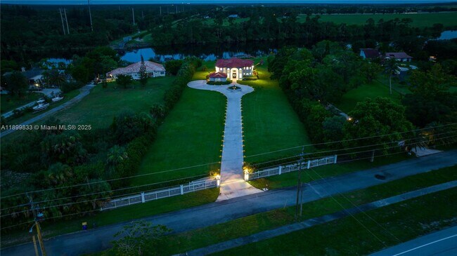 Building Photo - 6152 SW Banks St