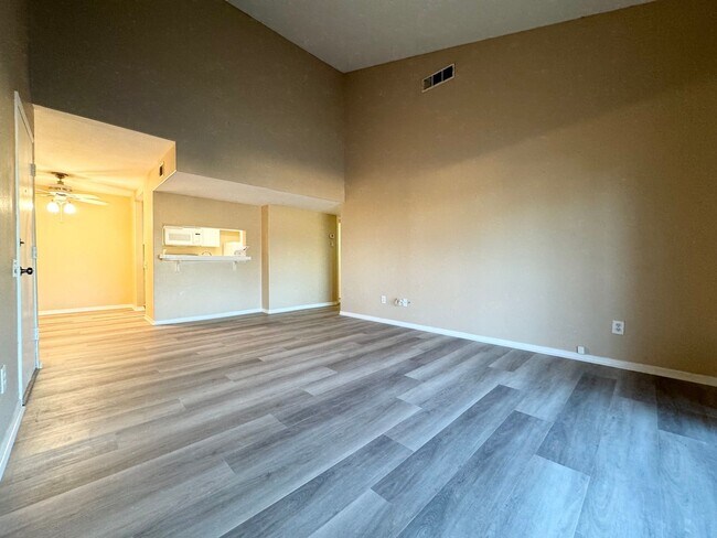 Building Photo - AVAILABLE NOW!! Charming UPSTAIRS 2 Bed/ 1 Bath Condo in Indio!!