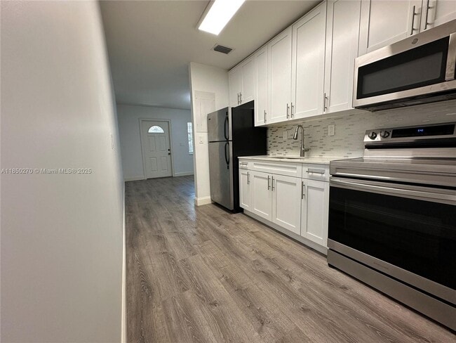 Building Photo - 3156 Mary St