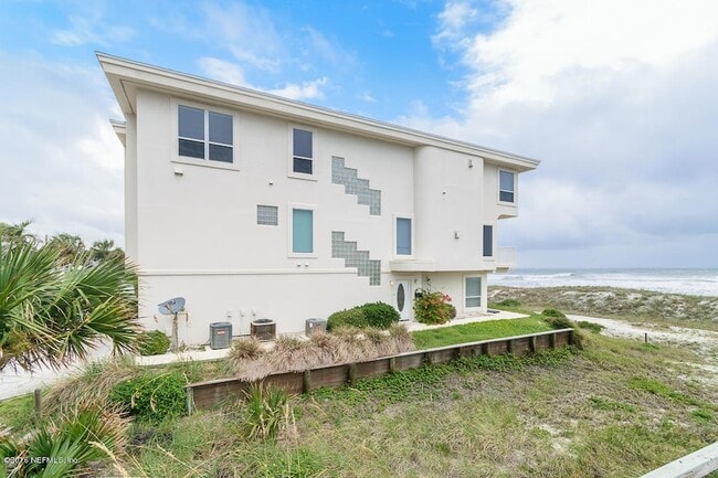 Building Photo - 1626 Strand St