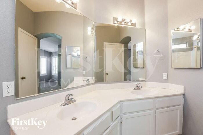 Building Photo - 17235 N 46th Pl