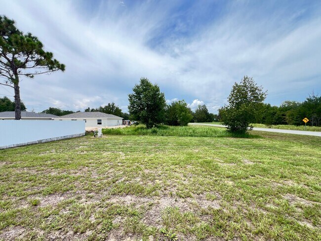 Building Photo - Available now! Beautiful 3 BD/2BA Home in ...