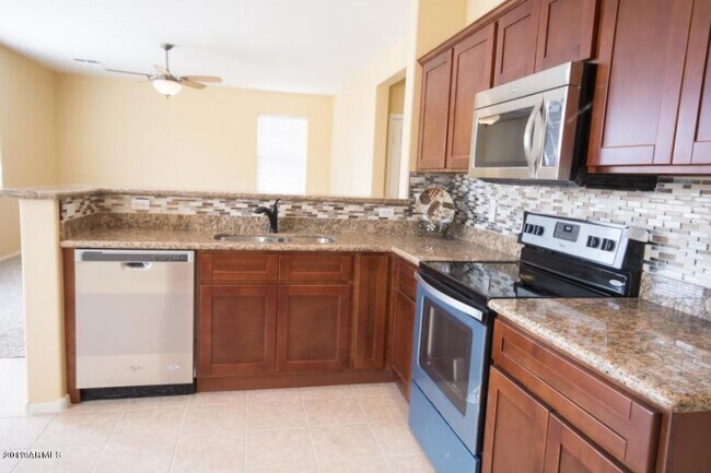 Building Photo - Gorgeous 4 Bed Laveen home in reputed Trailside Point community ++ WALK TO SCHOOL !!