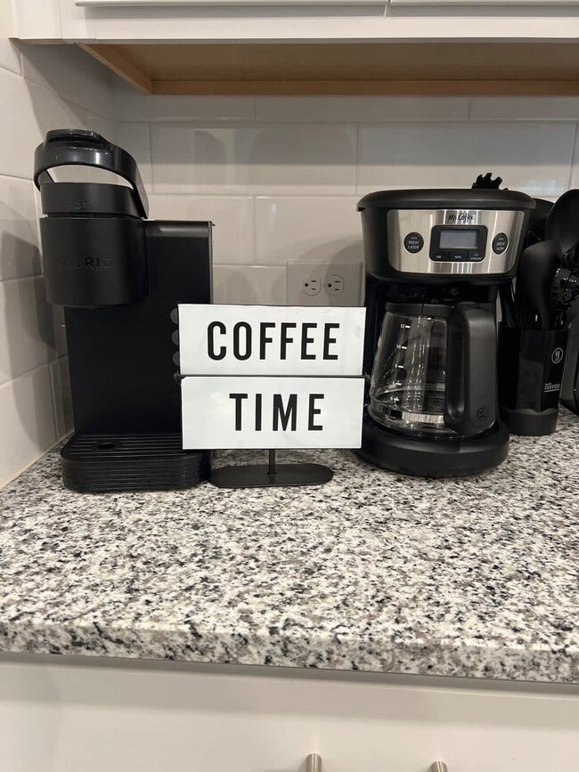 Building Photo - 2 Saltford Ln