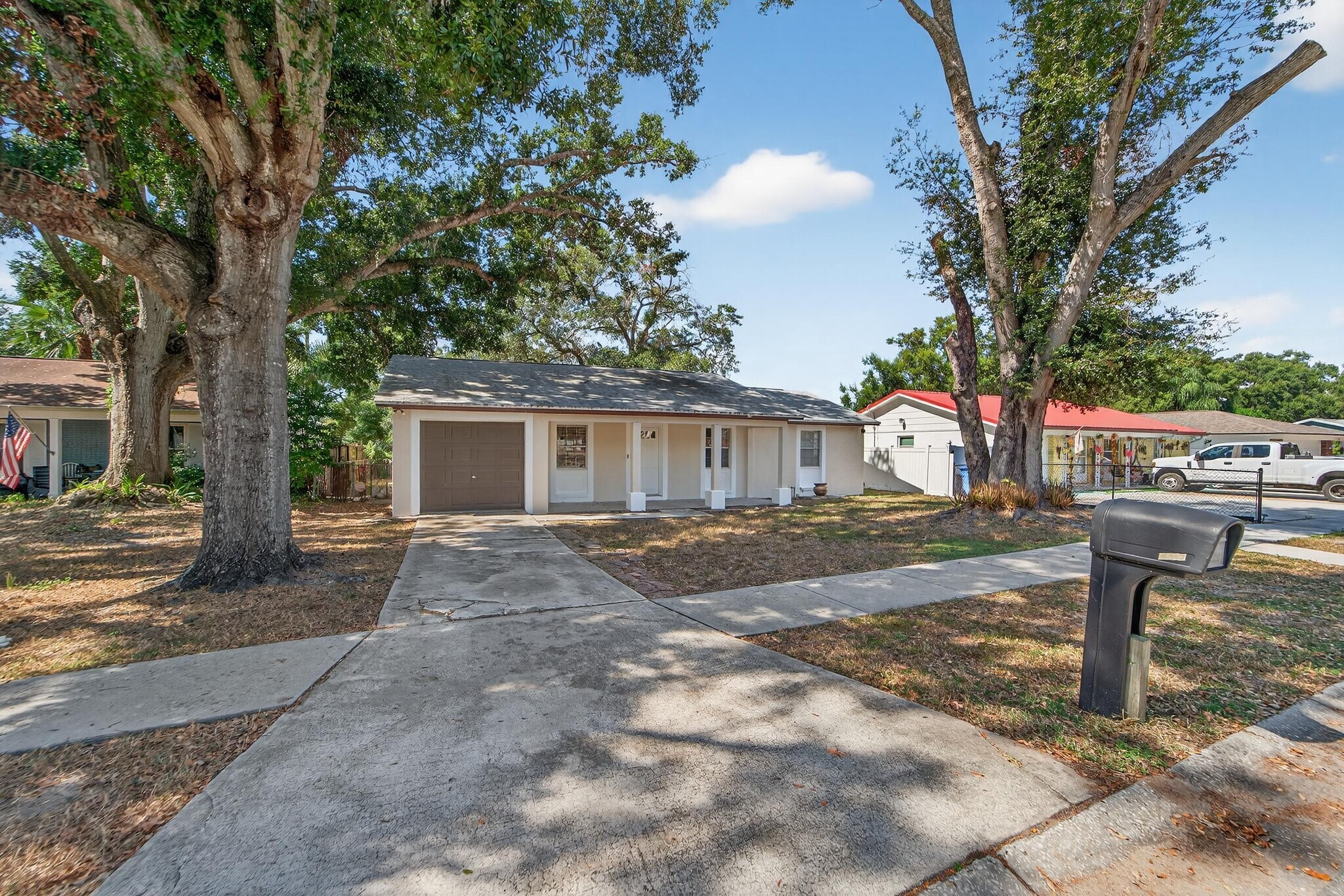 Building Photo - 1712 Village Ct